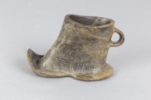 Cană în formă de cizmuliță, Epoca bronzului